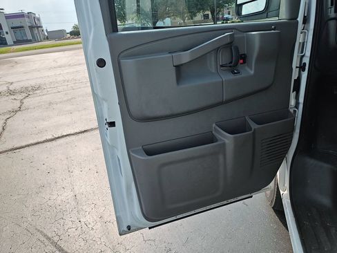 Used 2025 Chevrolet Express 3500 LT w/ LT Preferred Equipment Group RWD image 12