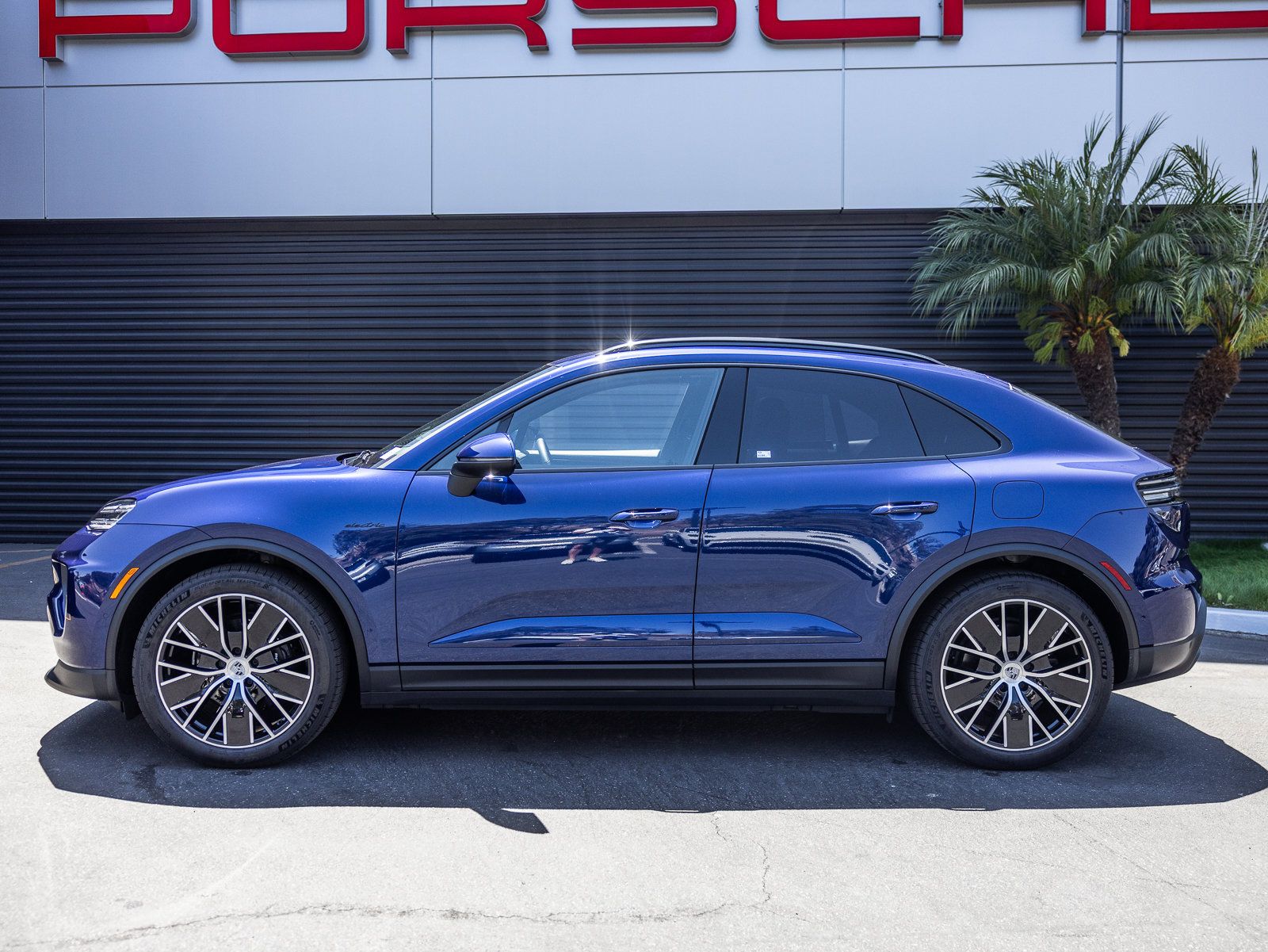 Certified 2025 Porsche Macan 4 Electric AWD/4WD image 2