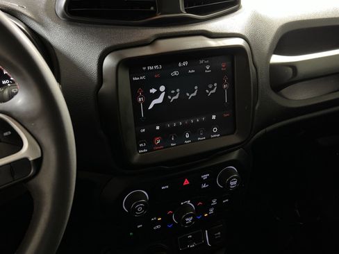 Used 2023 Jeep Renegade Trailhawk image 19