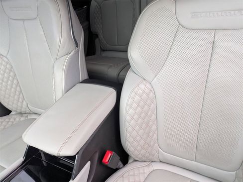 Used 2021 Jeep Grand Cherokee L Summit w/ Advanced Protech Group IV image 16