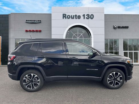 Used 2024 Jeep Compass Limited w/ Sun and Sound Group AWD/4WD image 5
