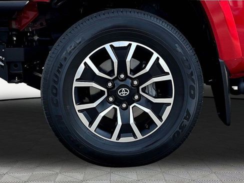 Used 2022 Toyota Tacoma TRD Sport w/ TRD Premium Sport Package AWD/4WD image 33
