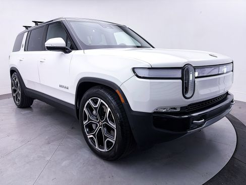 Used 2024 Rivian R1S Adventure AWD/4WD image 11