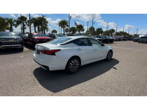 Used 2023 Nissan Altima 2.5 SV image 2