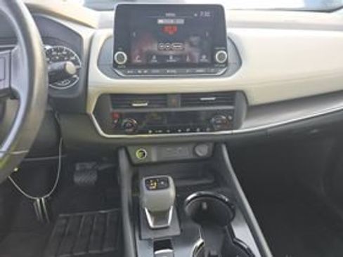 Used 2023 Nissan Rogue SV w/ SV Premium B Package FWD image 12