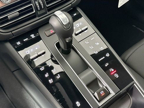 Certified 2026 Porsche Macan image 34