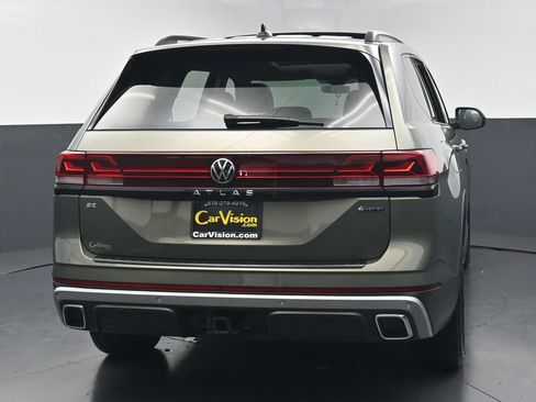 Used 2025 Volkswagen Atlas Peak Edition SE AWD/4WD image 4