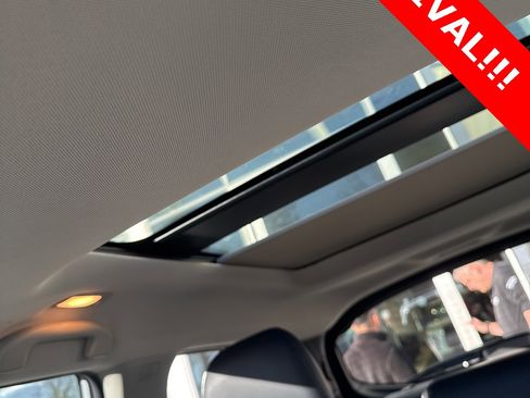 Used 2020 Nissan Pathfinder Platinum image 17