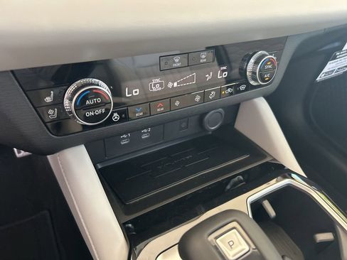 New 2025 Mitsubishi Outlander AWD image 47