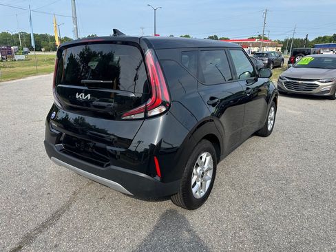 Used 2025 Kia Soul LX w/ LX Technology Package FWD image 5