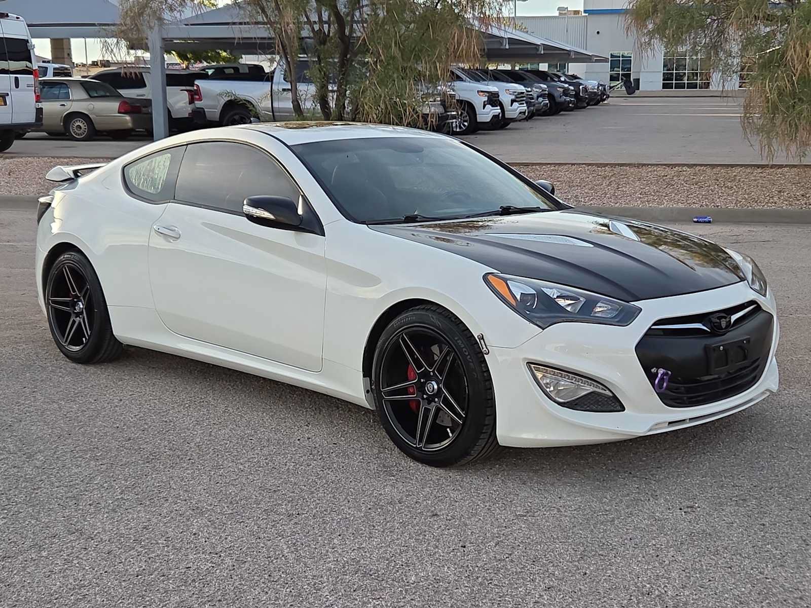 Used 2015 Hyundai Genesis 3.8 RWD image 2