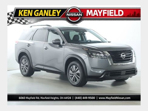 Used 2025 Nissan Pathfinder SV FWD image 1