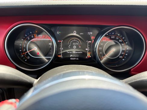 Used 2023 Jeep Gladiator Rubicon w/ Trailer Tow Package AWD/4WD image 11