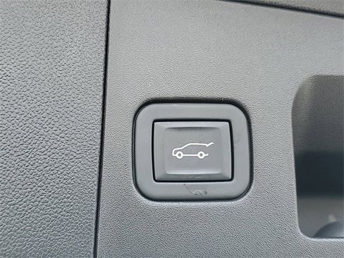 Certified 2023 Cadillac XT5 Premium Luxury w/ LPO, Floor Liner Package image 9