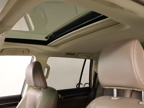 Used 2018 Lexus GX 460 Premium w/ Premium Package image 16