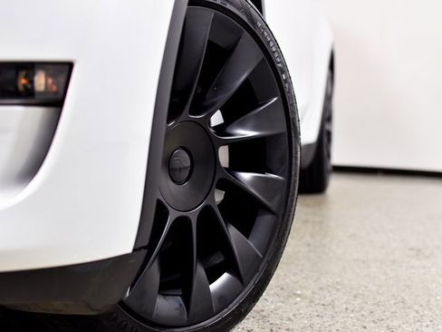 Used 2023 Tesla Model Y Long Range image 10