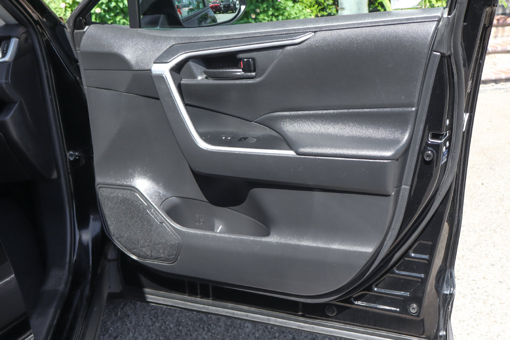 Used 2021 Toyota RAV4 LE w/ Carpet Mat Package (TMS) AWD/4WD image 41