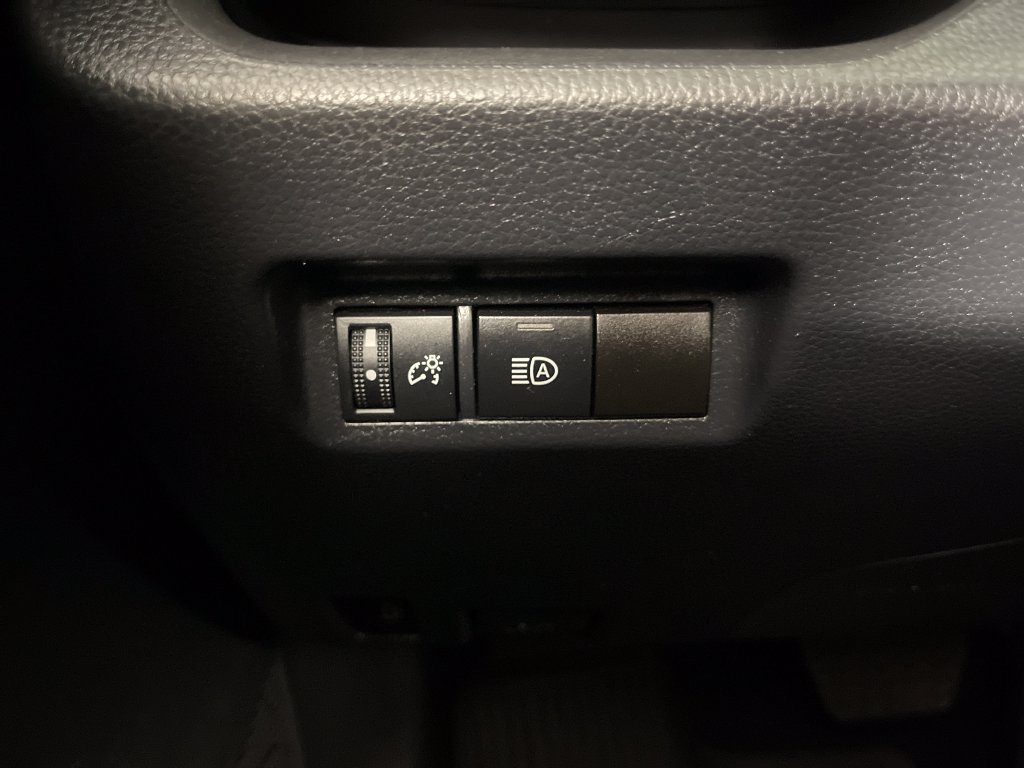 Certified 2023 Toyota RAV4 LE AWD/4WD image 28