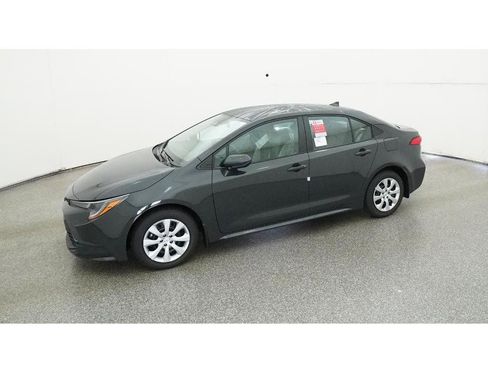 Used 2025 Toyota Corolla LE FWD image 3