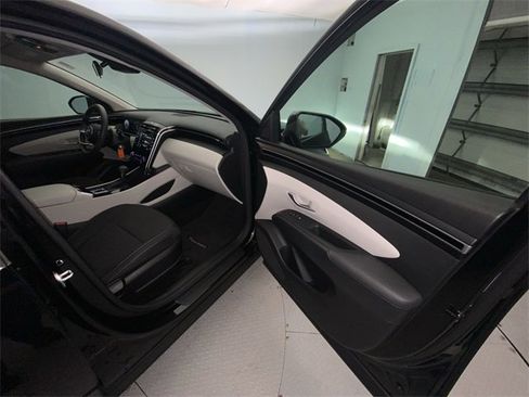 Used 2024 Hyundai Tucson SE image 23