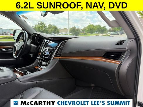 Used 2016 Cadillac Escalade ESV Luxury AWD/4WD image 33