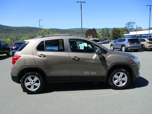Certified 2020 Chevrolet Trax LT AWD/4WD image 4