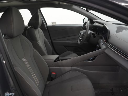 Used 2025 Hyundai Elantra SEL image 11