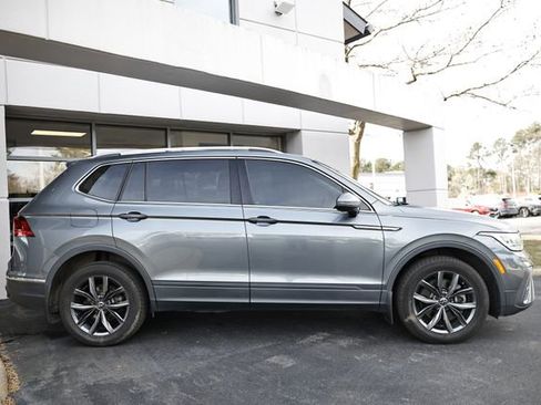 Used 2022 Volkswagen Tiguan SE image 4