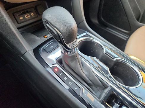 Used 2023 Chevrolet Equinox Premier image 16