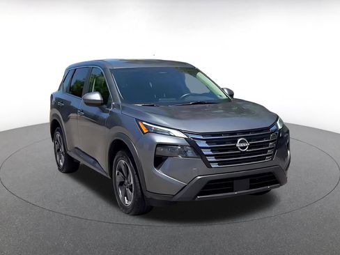 Used 2025 Nissan Rogue SV FWD image 3