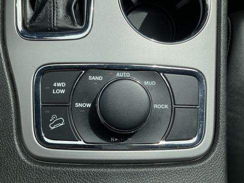 Used 2022 Jeep Grand Cherokee Laredo X AWD/4WD image 21