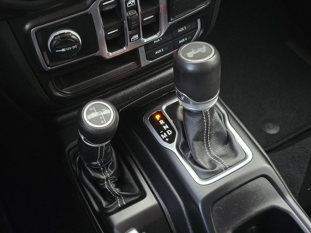 Used 2022 Jeep Wrangler Unlimited Sahara w/ Cold Weather Group AWD/4WD image 28