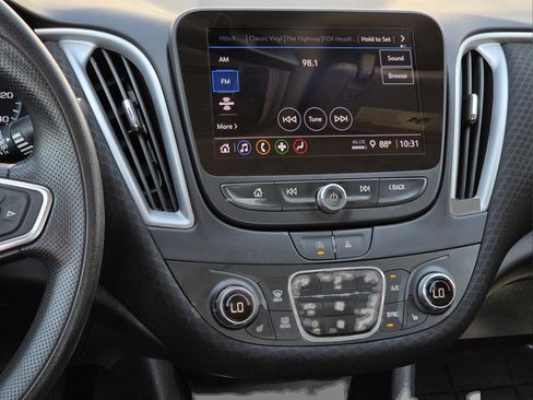 Used 2024 Chevrolet Malibu LT FWD image 9