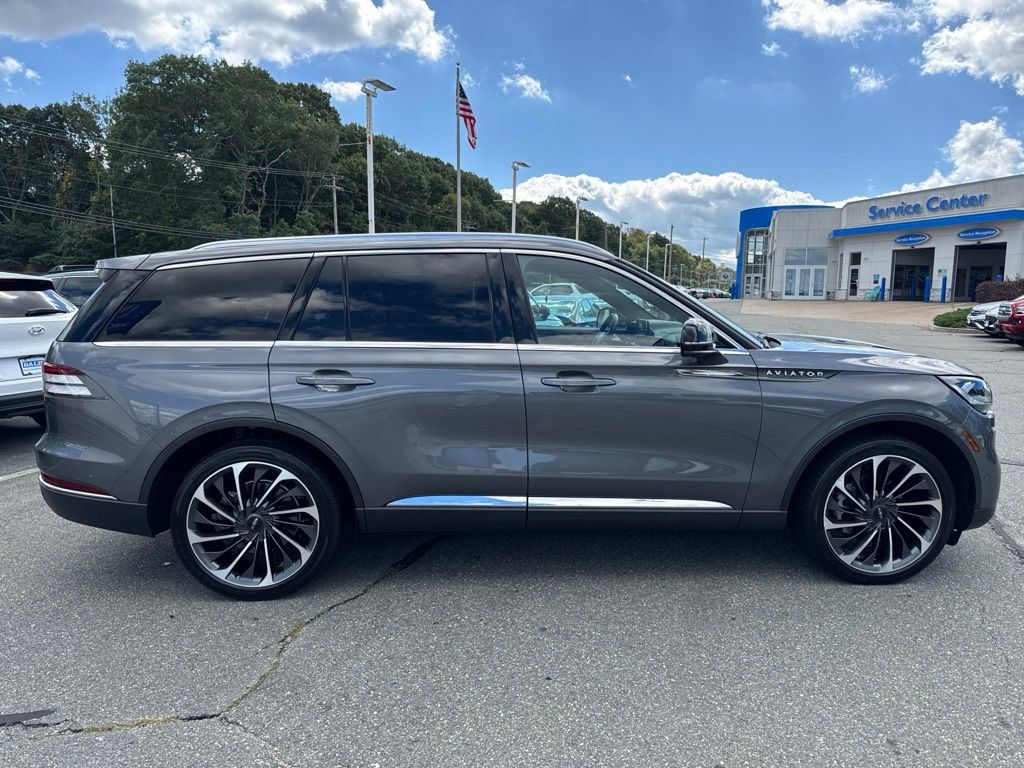 Used 2023 Lincoln Aviator Reserve w/ Equipment Group 201A AWD/4WD image 7