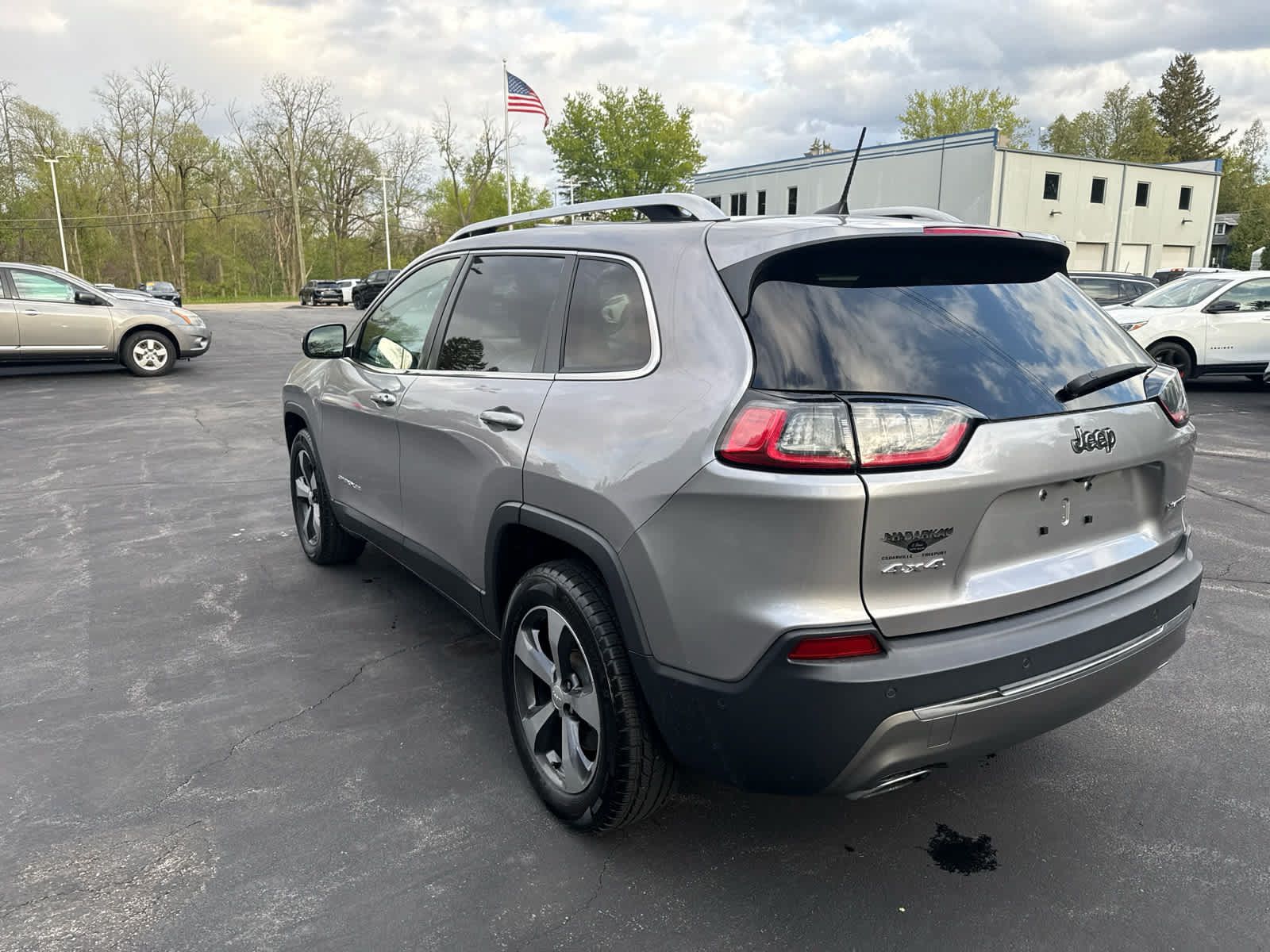 Used 2019 Jeep Cherokee Limited w/ Luxury Group AWD/4WD image 5