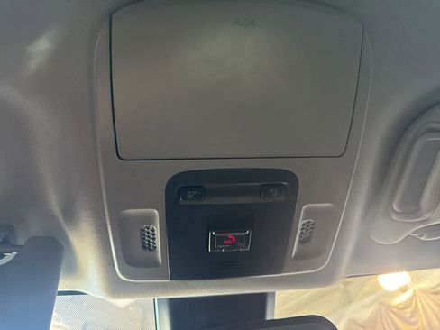 Used 2020 Toyota Camry SE w/ Carpet Mat Package FWD image 27