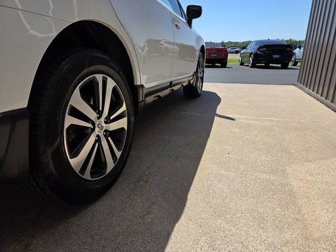 Used 2019 Subaru Outback 3.6R Limited AWD/4WD image 11