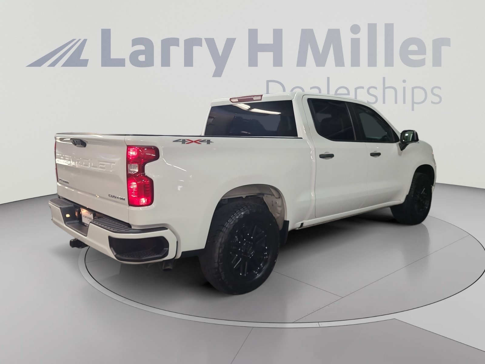 Certified 2023 Chevrolet Silverado 1500 Custom AWD/4WD image 5