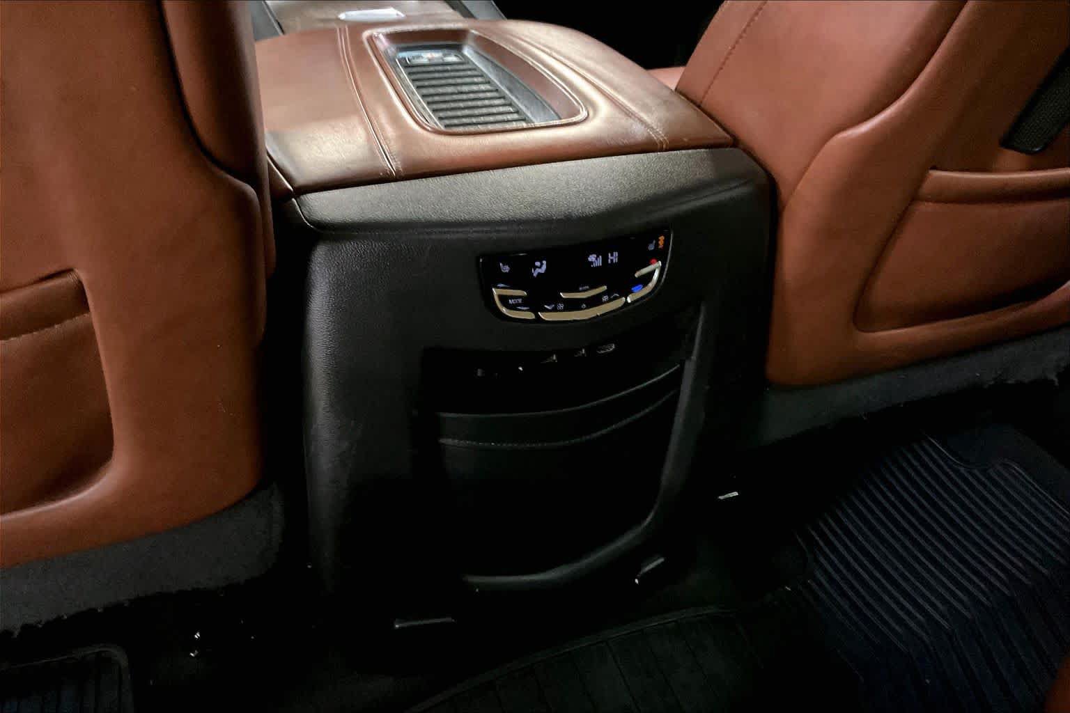 Used 2019 Cadillac Escalade ESV Luxury AWD/4WD image 34