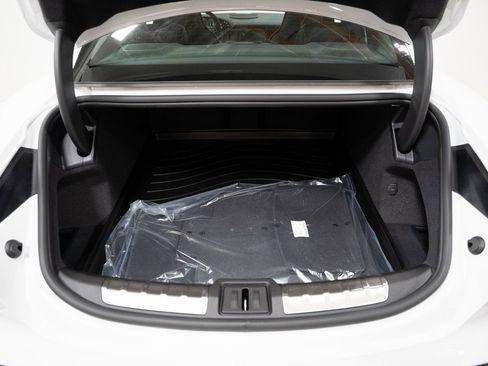 Certified 2025 Porsche Taycan image 9