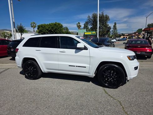Certified 2021 Jeep Grand Cherokee Laredo X image 4