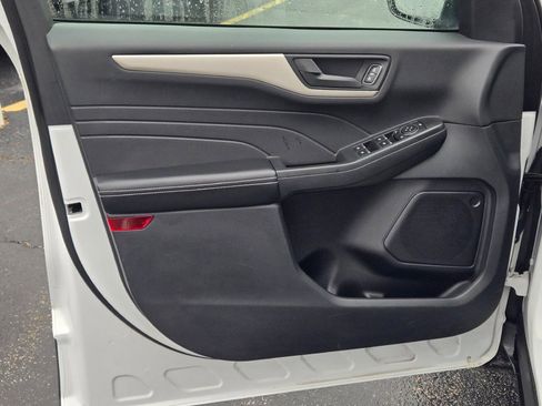 Certified 2022 Ford Escape SE w/ Cold Weather Package image 18