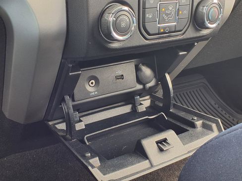 Used 2014 Ford F150 XLT w/ Equipment Group 302A Luxury image 15