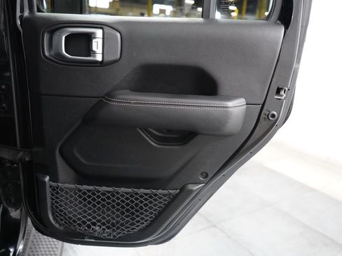 Used 2020 Jeep Wrangler Unlimited Sahara w/ Uconnect 4C Nav & Sound Group AWD/4WD image 26