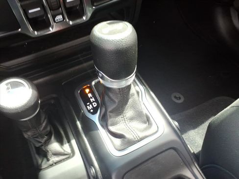 Used 2022 Jeep Wrangler Unlimited Sport AWD/4WD image 17