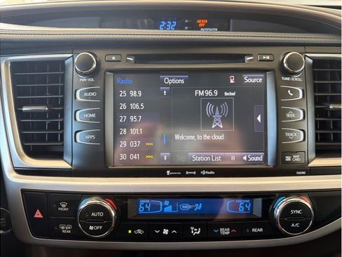 Used 2019 Toyota Highlander XLE AWD/4WD image 21