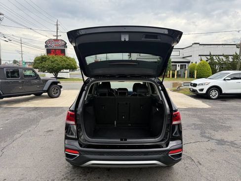 Used 2024 Volkswagen Taos SE image 30