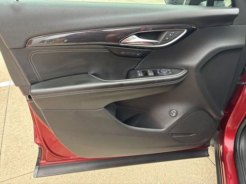 Used 2021 Buick Envision Essence w/ Sport Touring Package FWD image 19