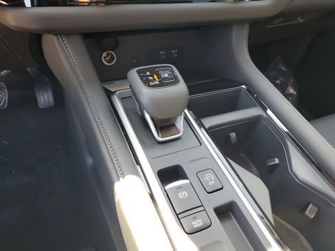 New 2026 Nissan Pathfinder SL image 16