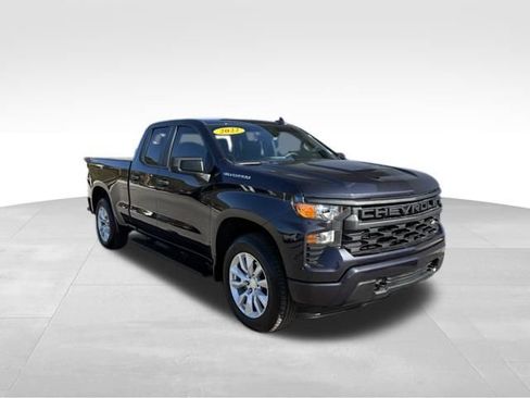Used 2022 Chevrolet Silverado 1500 Custom image 3